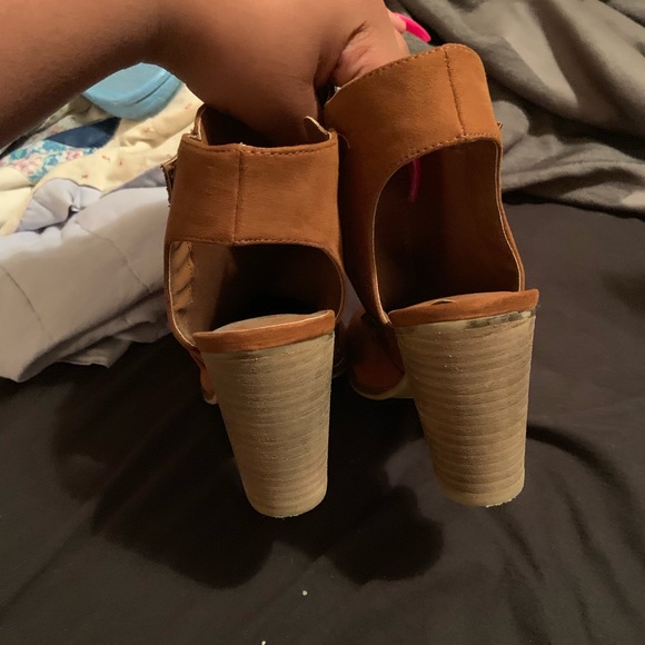 Heel cut out booties - Picture 3 of 4